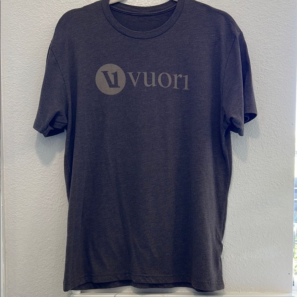 Vuori Men's Dark Gray Short Sleeve Tee